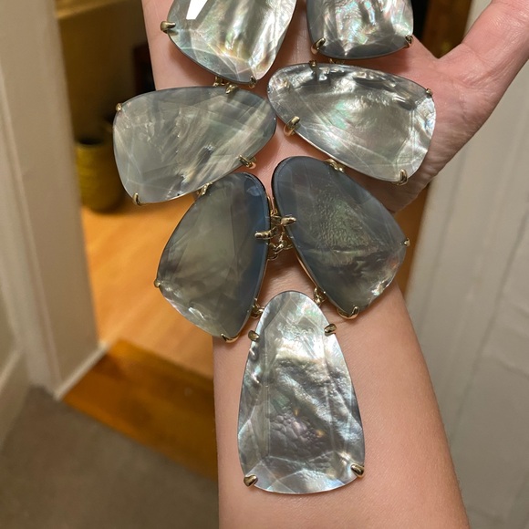 Kendra Scott Harlow Necklace in Grey Mother of Pearl - Picture 2 of 3